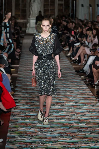 Look 30